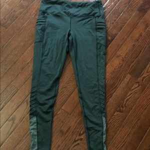 Dark green workout leggings